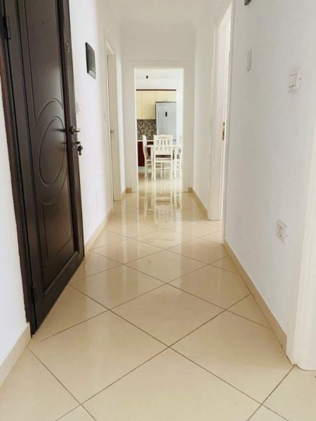 Tirane, jepet me qera apartament 2+1 Kati 4, 100 m² 450 Euro (Din Bosko)