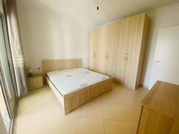 Tirane, jepet me qera apartament 2+1 Kati 4, 100 m² 450 Euro (Din Bosko)