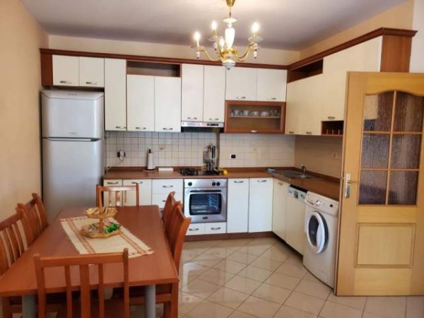 Tirane, jepet me qera apartament 2+1+A+BLK Kati 0, 110 m² 800 Euro (Ish Blloku)