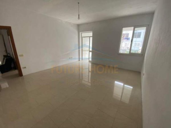 Tirane, jepet me qera Vile 4+1+A+BLK Kati 0, 260 m² 1.400 Euro