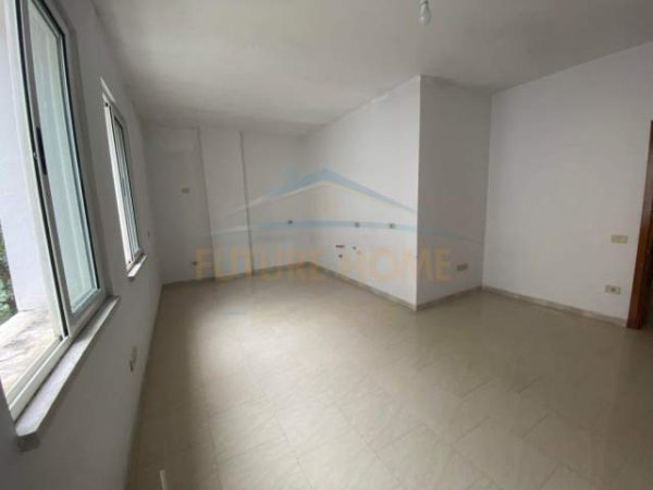 Tirane, jepet me qera Vile 4+1+A+BLK Kati 0, 260 m² 1.400 Euro