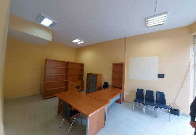 Tirane, jepet me qera ambjent biznesi Kati 0, 46 m² 300 Euro (Dibres)