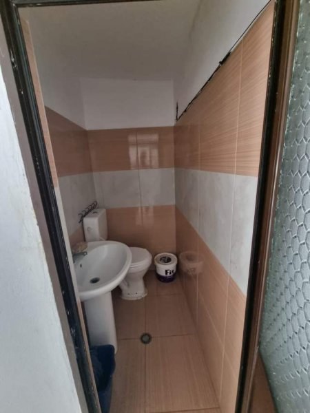 Tirane, jepet me qera ambjent biznesi Kati 0, 18 m² 200 Euro (Myslym Shyri)