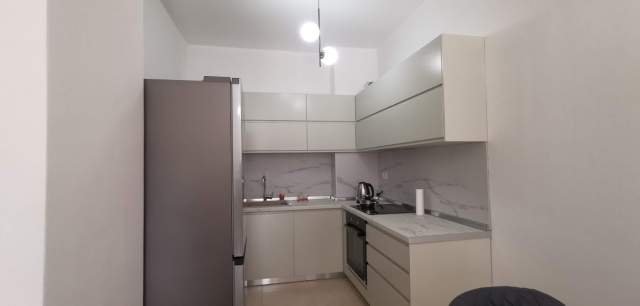 Tirane, jepet me qera apartament 2+1 Kati 5, 90 m² 600  (Rruga Myslym Shyri)