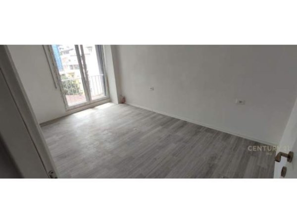 Tirane, shitet apartament 1+1 Kati 4, 84 m² 114000 Euro (Selvia)