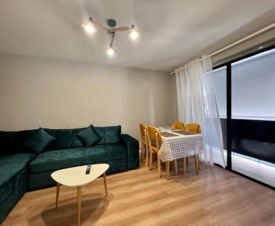 Tirane, jepet me qera apartament 1+1+BLK Kati 4, 60 m² 350 Euro (Xhamlliku)