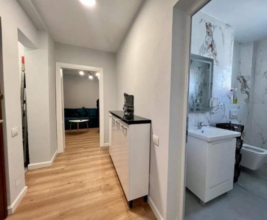 Tirane, jepet me qera apartament 1+1+BLK Kati 4, 60 m² 350 Euro (Xhamlliku)