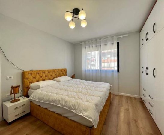 Tirane, jepet me qera apartament 1+1+BLK Kati 4, 60 m² 350 Euro (Xhamlliku)