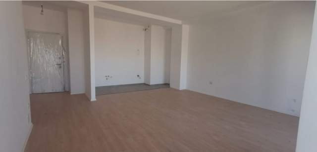 Tirane, jepet me qera apartament 3+1 Kati 9, 115 m² 400 Euro (Frosina Plaku)
