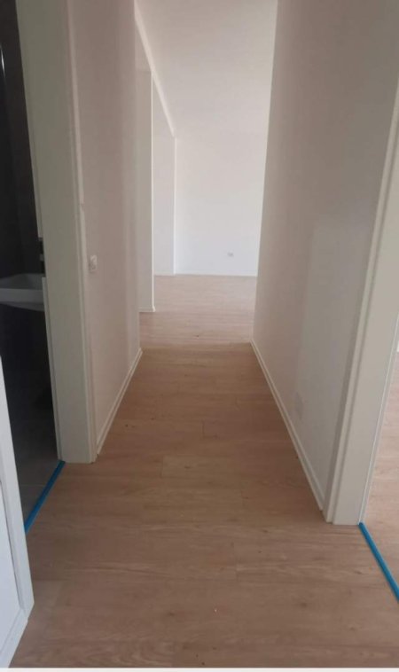 Tirane, jepet me qera apartament 3+1 Kati 9, 115 m² 400 Euro (Frosina Plaku)