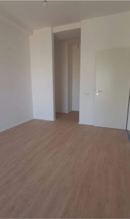 Tirane, jepet me qera apartament 3+1 Kati 9, 115 m² 400 Euro (Frosina Plaku)