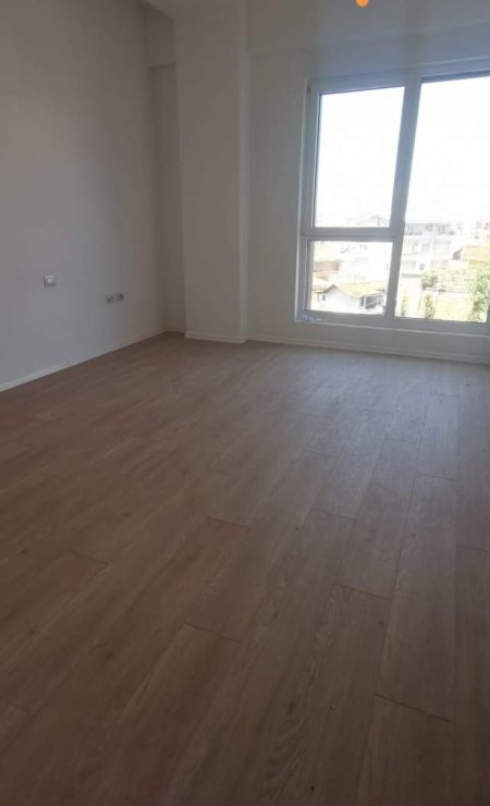 Tirane, jepet me qera apartament 3+1 Kati 9, 115 m² 400 Euro (Frosina Plaku)