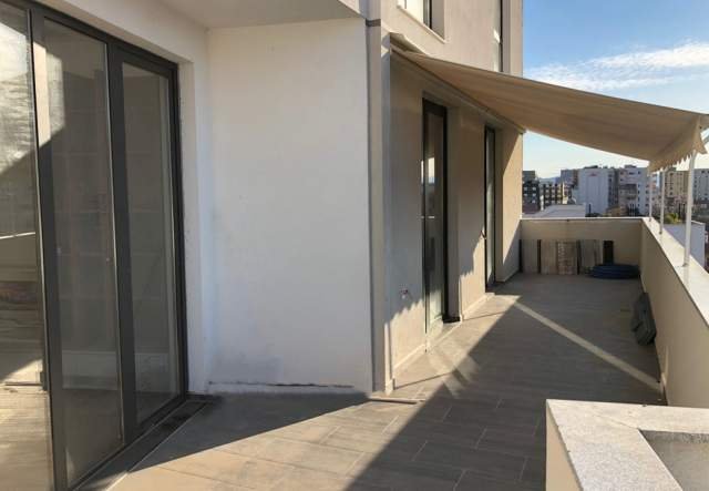 Tirane, jepet me qera apartament 136 m² 700 Euro (TIRANË)
