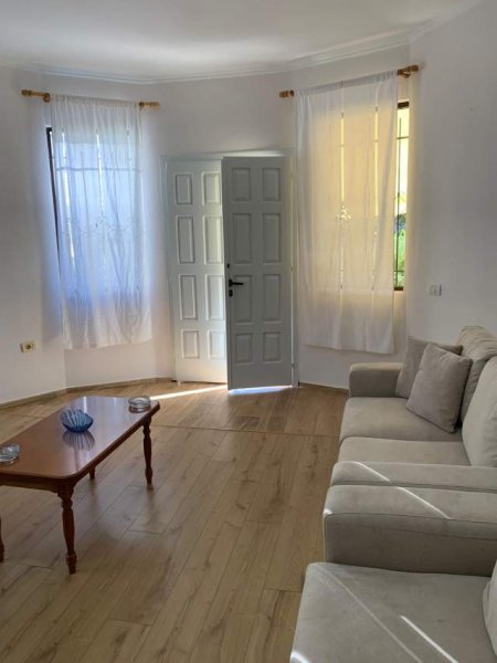 Tirane, jepet me qera apartament 1 Katshe Kati 1, 500 m² 800 Euro (komuna e parisit)