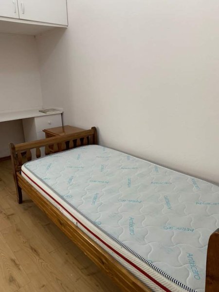 Tirane, jepet me qera apartament 1 Katshe Kati 1, 500 m² 800 Euro (komuna e parisit)