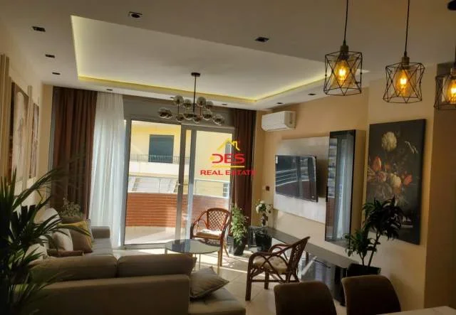 Vlore, jepet me qera apartament 2+1+BLK Kati 9, 100 m² 500 Euro (Prane Stadiumit)