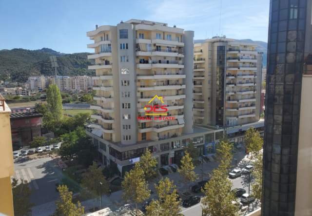 Vlore, jepet me qera apartament 2+1+BLK Kati 9, 100 m² 500 Euro (Prane Stadiumit)