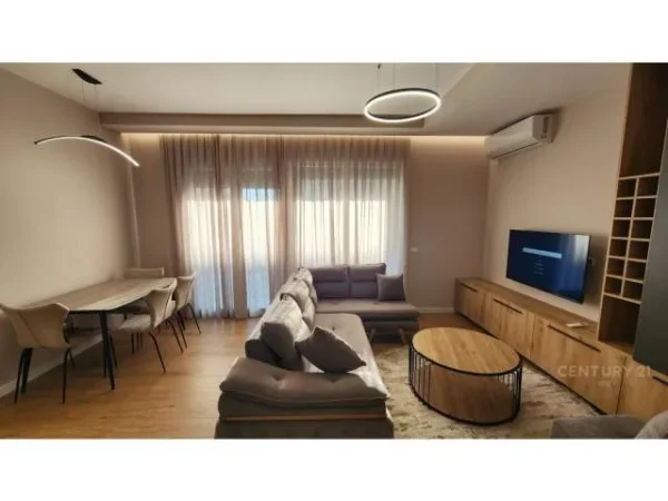 Tirane, jepet me qera apartament 2+1+BLK Kati 7, 107 m² 650 Euro (ish Fusha e Aviacionit)