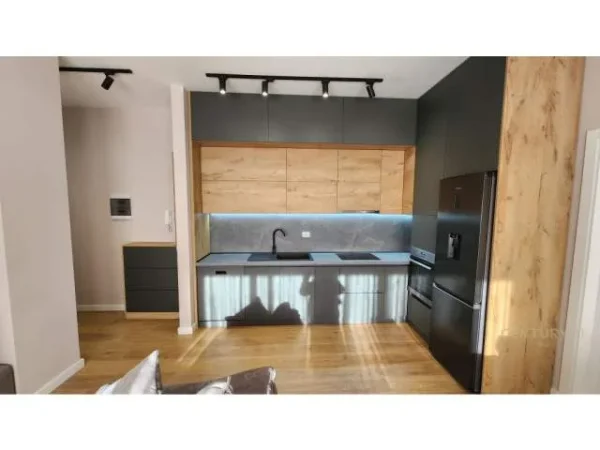 Tirane, jepet me qera apartament 2+1+BLK Kati 7, 107 m² 650 Euro (ish Fusha e Aviacionit)