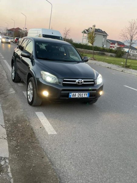 Tirane, shes Toyota Viti 2007