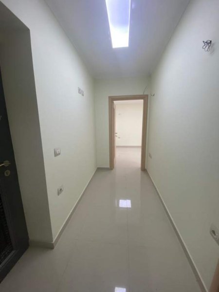 Tirane, jepet me qera zyre Kati 2, 60 m² 600 Euro (rruga bardhyl)