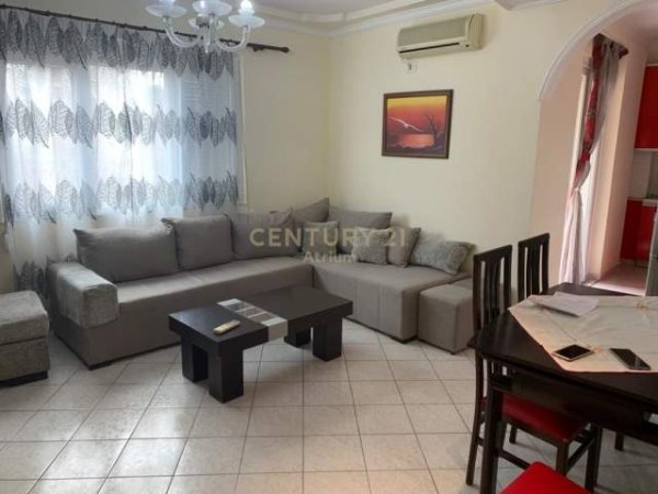 Tirane, jepet me qera apartament 2+1+BLK Kati 4, 83 m² 550 Euro.