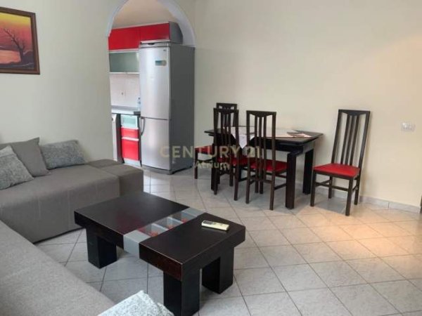 Tirane, jepet me qera apartament 2+1+BLK Kati 4, 83 m² 550 Euro.