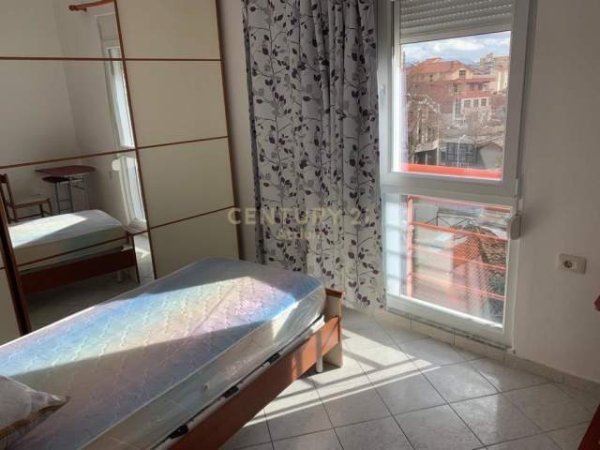 Tirane, jepet me qera apartament 2+1+BLK Kati 4, 83 m² 550 Euro.