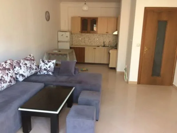 Tirane, jepet me qera apartament 85 m² 400 Euro (Kodra e Diellit)