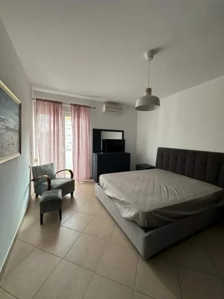 Tirane, jepet me qera apartament 1+1+BLK Kati 7, 74 m² 500 Euro (Frosina Plaku, Kompleksi Kontakt)