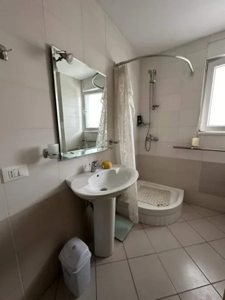 Tirane, jepet me qera apartament 1+1+BLK Kati 7, 74 m² 500 Euro (Frosina Plaku, Kompleksi Kontakt)