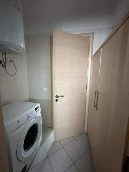 Tirane, jepet me qera apartament 1+1+BLK Kati 7, 74 m² 500 Euro (Frosina Plaku, Kompleksi Kontakt)