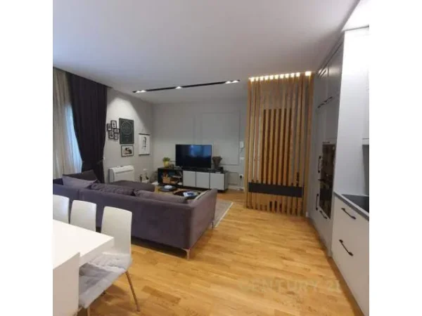 Tirane, jepet me qera apartament 2+1 70 m² 600 Euro