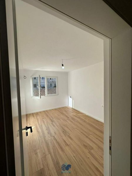 Tirane, shitet apartament Kati 4, 62 m² 88.000 Euro (Oxhaku)