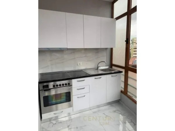 Tirane, jepet me qera 2+1+BLK 90 m² 500 Euro
