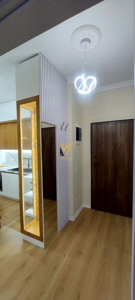 Tirane, jepet me qera apartament 2+1 Kati 6, 100 m² 600 Euro (YZBERISHT)