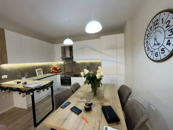 Tirane, jepet me qera apartament 2+1+BLK Kati 2, 94 m² 800 Euro (Liqeni i Thate)