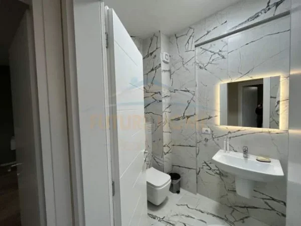 Tirane, jepet me qera apartament 2+1+BLK Kati 2, 94 m² 800 Euro (Liqeni i Thate)