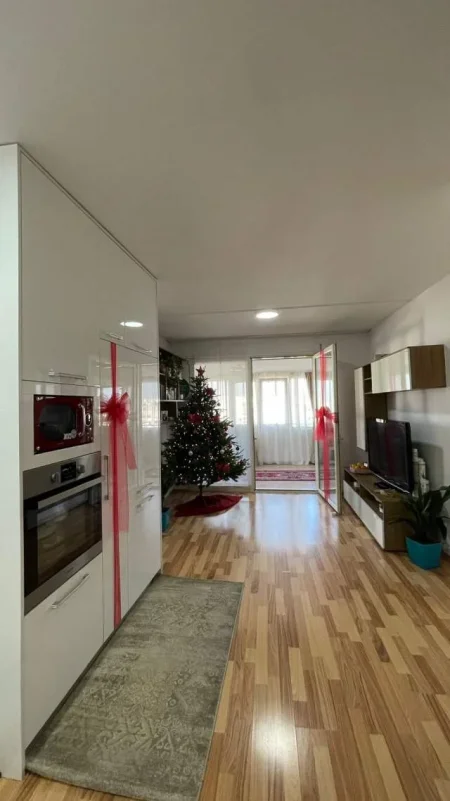 Tirane, jepet me qera apartament 2+1 Kati 8, 115 m² 550 Euro (Astir)