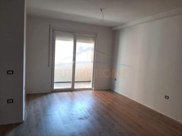 Tirane, shitet apartament 2+1 Kati 10, 104 m² 131.000 Euro (GOLDEN PARK)