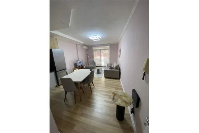 Tirane, jepet me qera apartament 1+1+BLK Kati 9, 74 m² 700 Euro (Globe Rruga e Kavajes)