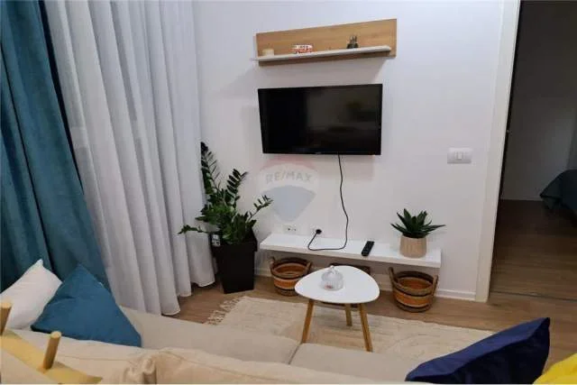 Tirane, jepet me qera apartament 1+1 Kati 5, 45 m² 400 Euro (Kompleksi Mangalem)