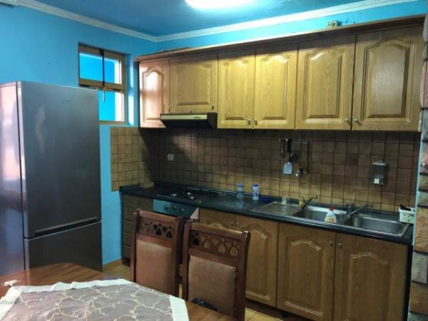 Tirane, jepet me qera apartament 3+1+BLK Kati 4, 100 m² 50.000 Leke (Zog zi ,prane trinty bar)