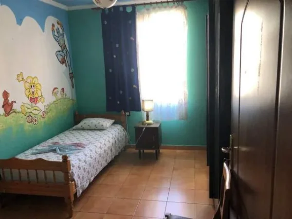 Tirane, jepet me qera apartament 3+1+BLK Kati 4, 100 m² 50.000 Leke (Zog zi ,prane trinty bar)