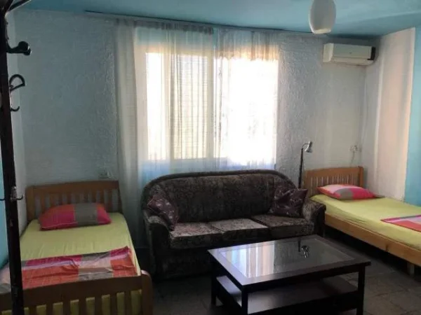 Tirane, jepet me qera apartament 3+1+BLK Kati 4, 100 m² 50.000 Leke (Zog zi ,prane trinty bar)