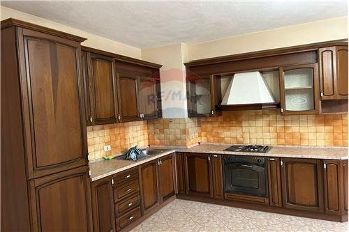 Tirane, shitet apartament 2+1+BLK Kati 4, 178.000 Euro (Riza Cerova)