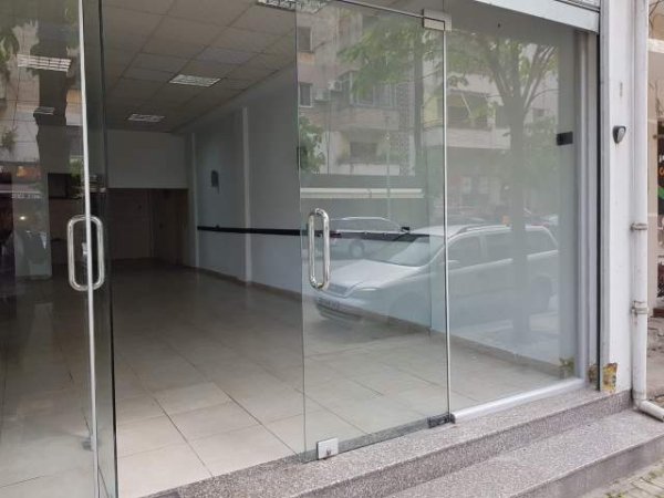 Tirane, jepet me qera dyqan Kati 0, 40 m² 800 Euro KOMUNA E PARISIT