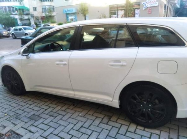 Tirane, shes makine Toyota AVENSIS Viti 2009, 5.000 Euro