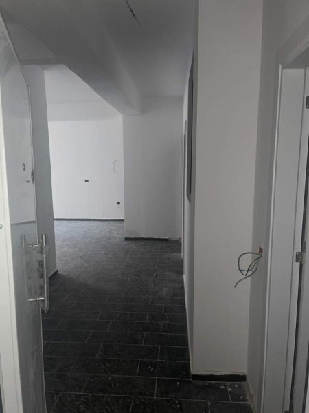 Tirane, shitet apartament 2+1 Kati 1, 83 m² 65.000 Euro