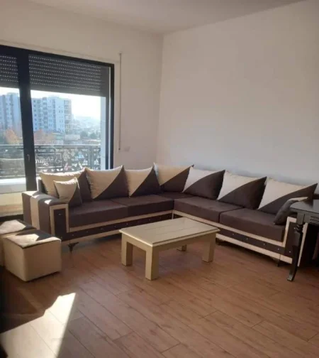 Tirane, jepet me qera Kati 5, 94 m² 30.000 Leke (Institut)